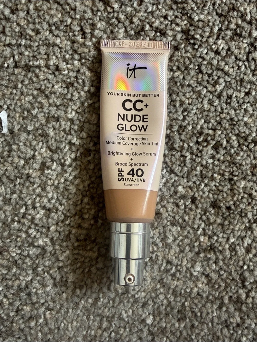 it cosmetics CC+ Nude Glow Skin Tint in Nude/Beige